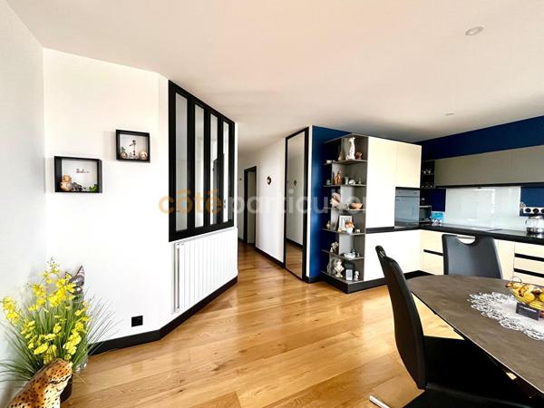 Vente
                Appartement90 m² - 4 Pièces -
                    ROYAN (17200)