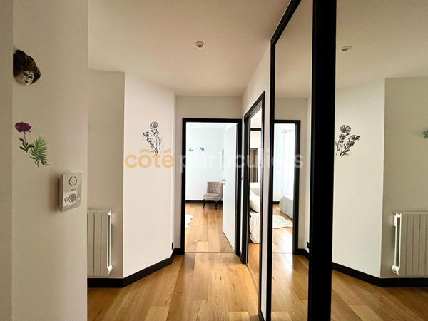 Vente
                Appartement90 m² - 4 Pièces -
                    ROYAN (17200)