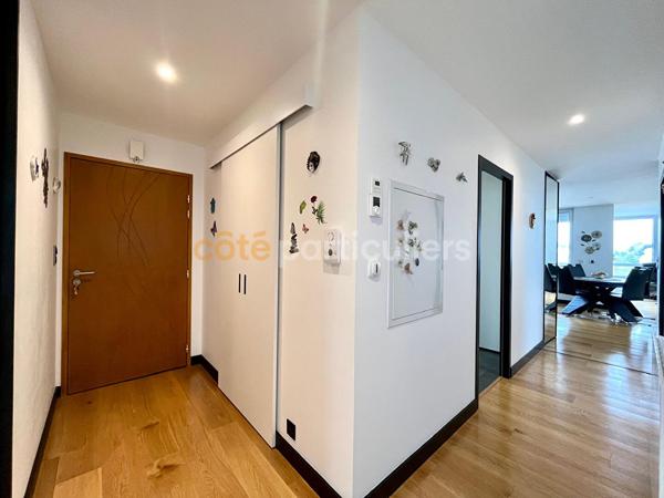 Vente
                Appartement90 m² - 4 Pièces -
                    ROYAN (17200)