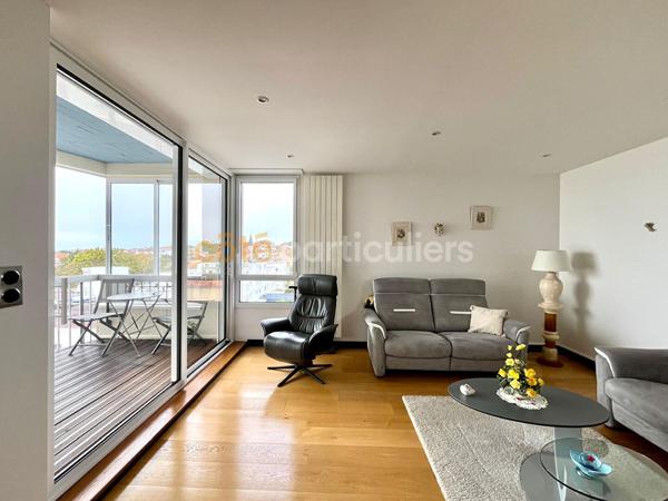 Vente
                Appartement90 m² - 4 Pièces -
                    ROYAN (17200)