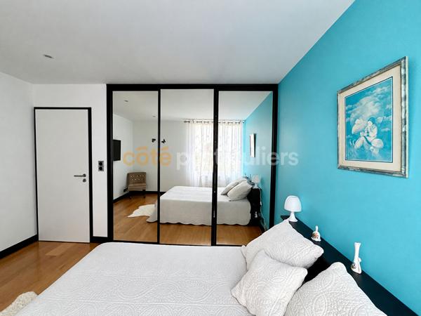 Vente
                Appartement90 m² - 4 Pièces -
                    ROYAN (17200)
