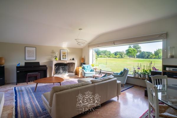 Maison de plain-pied en premier rang golf de Brigode