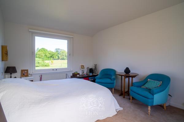 Maison de plain-pied en premier rang golf de Brigode