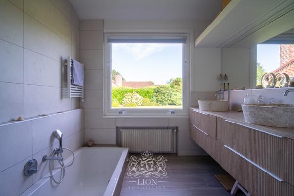 Maison de plain-pied en premier rang golf de Brigode