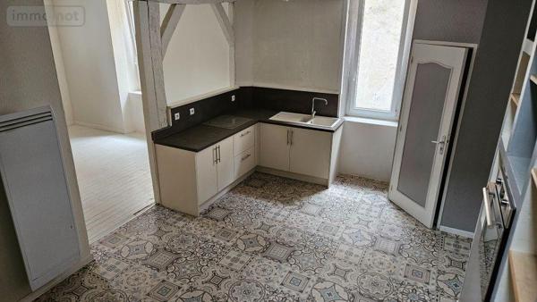 Immeuble de rapport à vendre à La Suze-sur-Sarthe dans la Sarthe (72210), ref : HB-1770