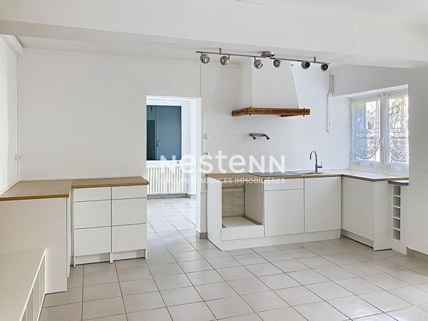 Maison 5 pièces à vendre à Avrillé , 3 chambres, vie de plain-pied, garage