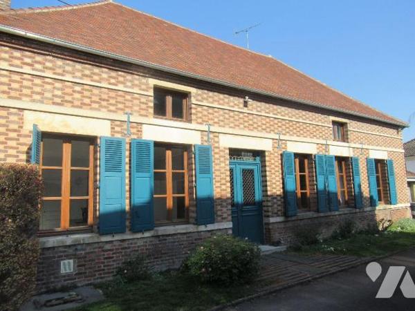 A vendre à Saint André Les Vergers, magnifique longère de 217m²pleine de charme et d'authentici...