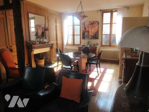 A vendre à Saint André Les Vergers, magnifique longère de 217m²pleine de charme et d'authentici...