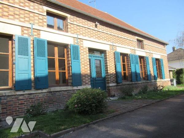 A vendre à Saint André Les Vergers, magnifique longère de 217m²pleine de charme et d'authentici...