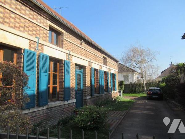 A vendre à Saint André Les Vergers, magnifique longère de 217m²pleine de charme et d'authentici...