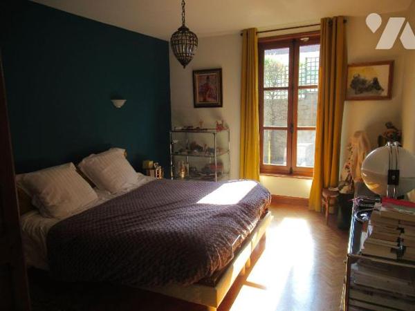 A vendre à Saint André Les Vergers, magnifique longère de 217m²pleine de charme et d'authentici...