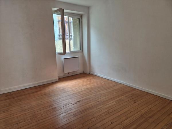 Maison T3 de 42 m² avec garage et cour de 35 m². Montgailhard