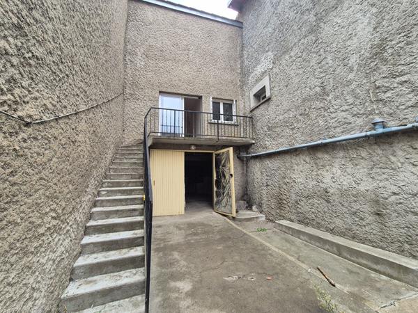 Maison T3 de 42 m² avec garage et cour de 35 m². Montgailhard