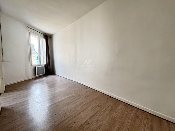 Appartement 2 pièces au centre-ville de Pontoise €133 600 ** - Référence 11190