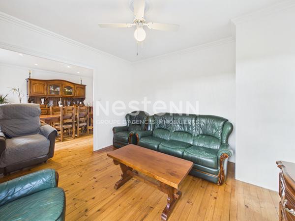 A vendre à Naucelles, sur terrain de 650 m², maison de type 6 d'une surface de 126 m²