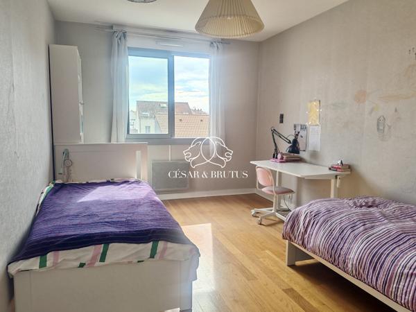 VILLEURBANNE/MONCHAT – GRAND T4 110 M² RÉNOVÉ, CALME, BALCON ET TRAM À PROXIMITÉ