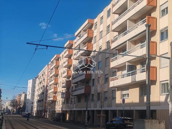 VILLEURBANNE/MONCHAT – GRAND T4 110 M² RÉNOVÉ, CALME, BALCON ET TRAM À PROXIMITÉ