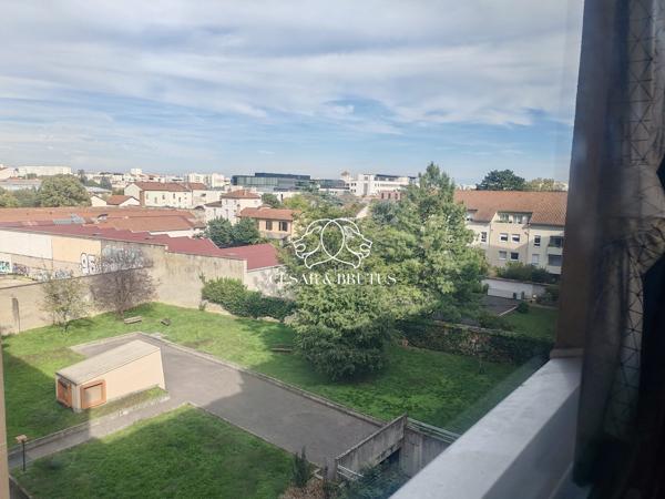 VILLEURBANNE/MONCHAT – GRAND T4 110 M² RÉNOVÉ, CALME, BALCON ET TRAM À PROXIMITÉ
