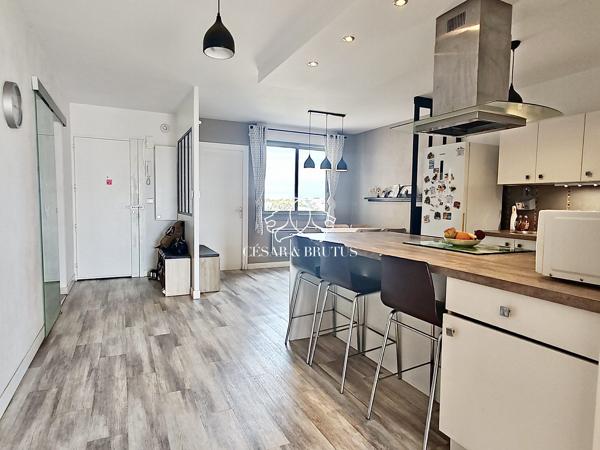VILLEURBANNE/MONCHAT – GRAND T4 110 M² RÉNOVÉ, CALME, BALCON ET TRAM À PROXIMITÉ