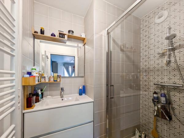 Dpt Haute Savoie (74), à vendre ANNEMASSE - Haut de gamme - Appartement T4 de 84 m² avec terrasse et jardin de 183 m2