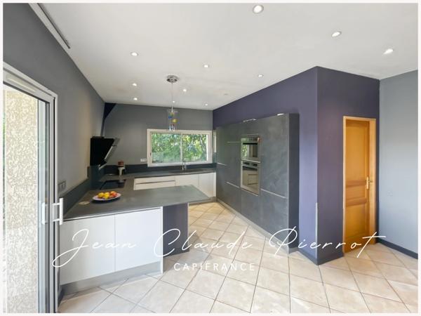 Maison à vendre 6 pièces avec Hangar indépendant et piscine CLARENSAC (30)