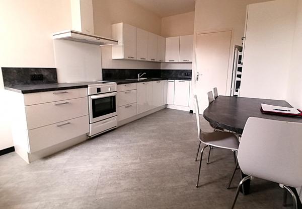 A 15 MINUTES DE POITIERS