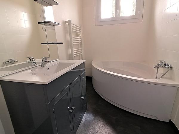 A 15 MINUTES DE POITIERS