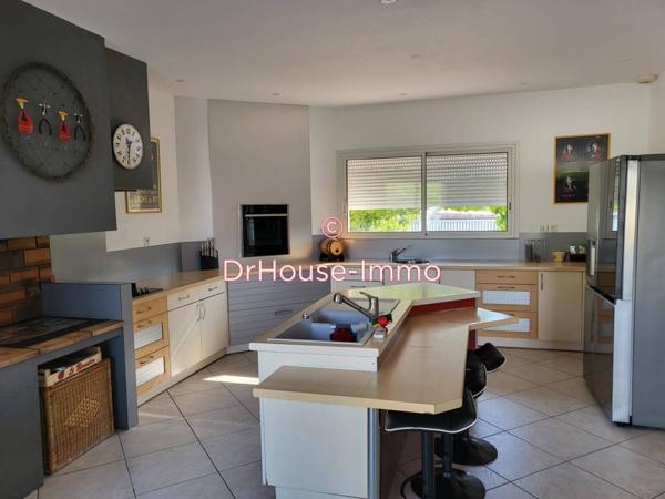 Maison à louer 5 pièces de 200 m²