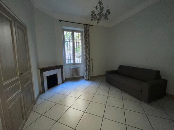 AVIGNON - BOULEVARD RASPAIL - GRAND APPARTEMENT DE TYPE 4 DE 134 M² HABITABLE AVEC GRANDE CAVE