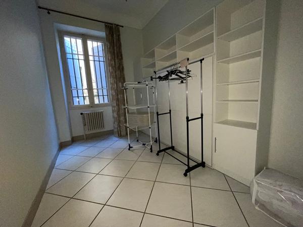 AVIGNON - BOULEVARD RASPAIL - GRAND APPARTEMENT DE TYPE 4 DE 134 M² HABITABLE AVEC GRANDE CAVE