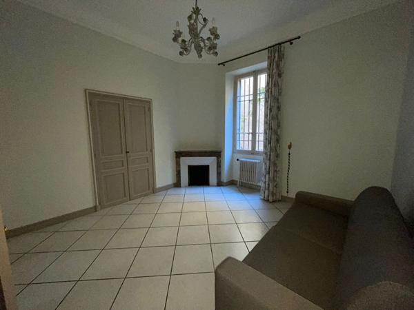 AVIGNON - BOULEVARD RASPAIL - GRAND APPARTEMENT DE TYPE 4 DE 134 M² HABITABLE AVEC GRANDE CAVE