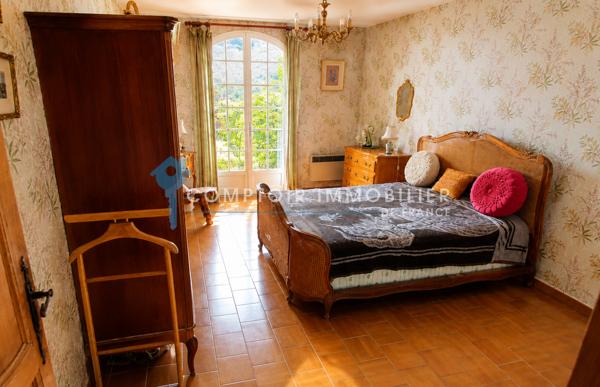 Villa
                                                                                                                                                                                                                                                                                                                        5 pièce(s)                                                                                                                                                                                                          3 chambre(s)                                                                                                                                                                                                          157  m²