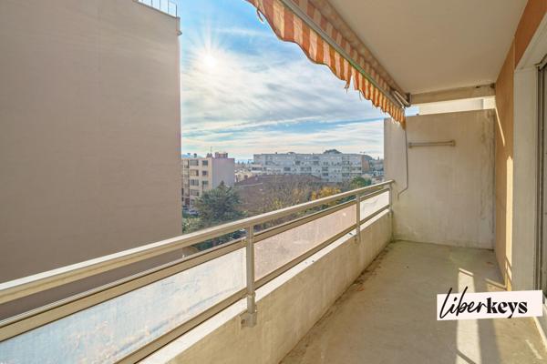 T2 lumineux avec extérieur à Saint-Just