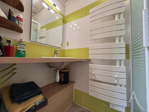 Appartement duplex deux pièces avec terrasse et parking privé !