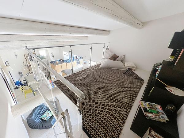 Maison de charme, cossue, avec terrasse et cour au coeur de Cucuron