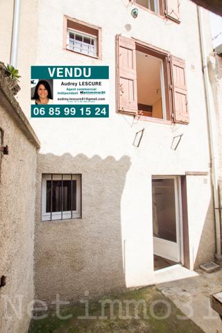 Maison de village avec cour et dépendance