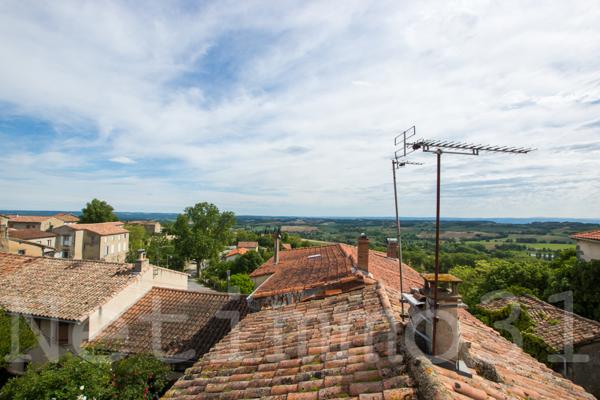 Maison de village avec cour et dépendance