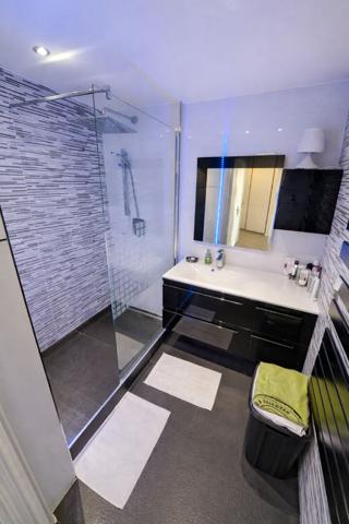 PUTEAUX : Appartement de 3 pièces de 75.53 m² avec balcon, cave et parking