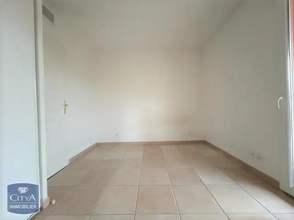 Appartement à louer 2 pièces 59m²