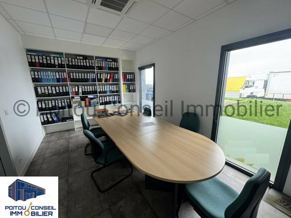 BUREAUX TRES LUMINEUX ENVIRON 115m2 AVEC PARKINGS LA CRECHE