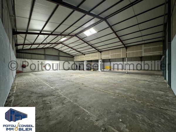 A LOUER EN PLEIN COEUR DE LA ZONE MENDES FRANCE CHAURAY NIORT CELLULE COMMERCIALE AVEC VISIBILITE ET PARKINGS FACILE D’ACCES