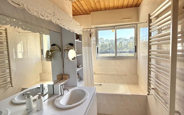 Maison à vendre    6 pièces •  Saint-Aubin-de-Médoc