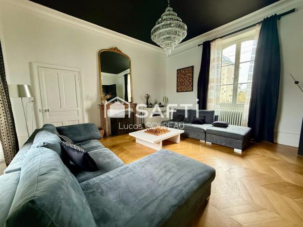 Maison de maître au bord de la rivière