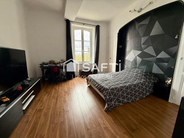 Maison de maître au bord de la rivière