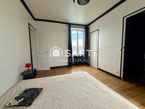 Maison de maître au bord de la rivière