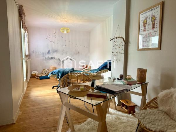 Maison de maître au bord de la rivière