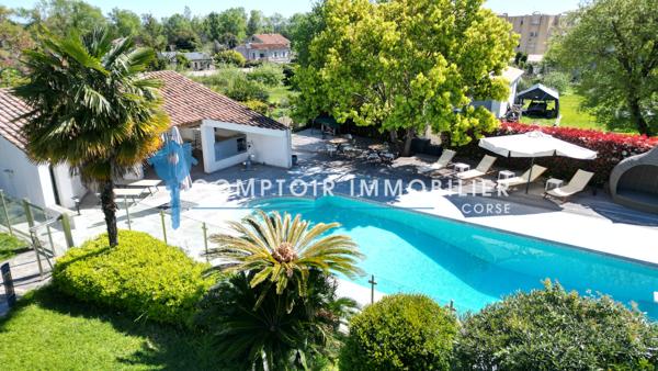 Villa
                                                                                                                                                                                                                                                                                                                        6 pièce(s)                                                                                                                                                                                                          5 chambre(s)                                                                                                                                                                                                          262.7  m²
