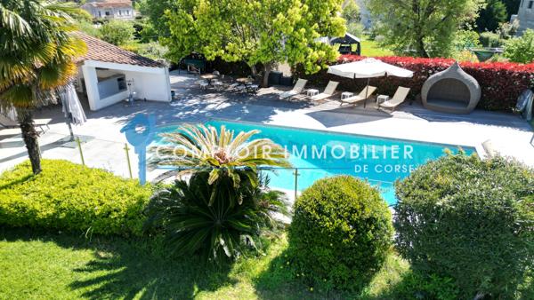 Villa
                                                                                                                                                                                                                                                                                                                        6 pièce(s)                                                                                                                                                                                                          5 chambre(s)                                                                                                                                                                                                          262.7  m²