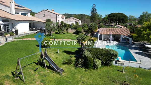 Villa
                                                                                                                                                                                                                                                                                                                        6 pièce(s)                                                                                                                                                                                                          5 chambre(s)                                                                                                                                                                                                          262.7  m²