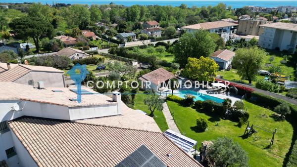 Villa
                                                                                                                                                                                                                                                                                                                        6 pièce(s)                                                                                                                                                                                                          5 chambre(s)                                                                                                                                                                                                          262.7  m²